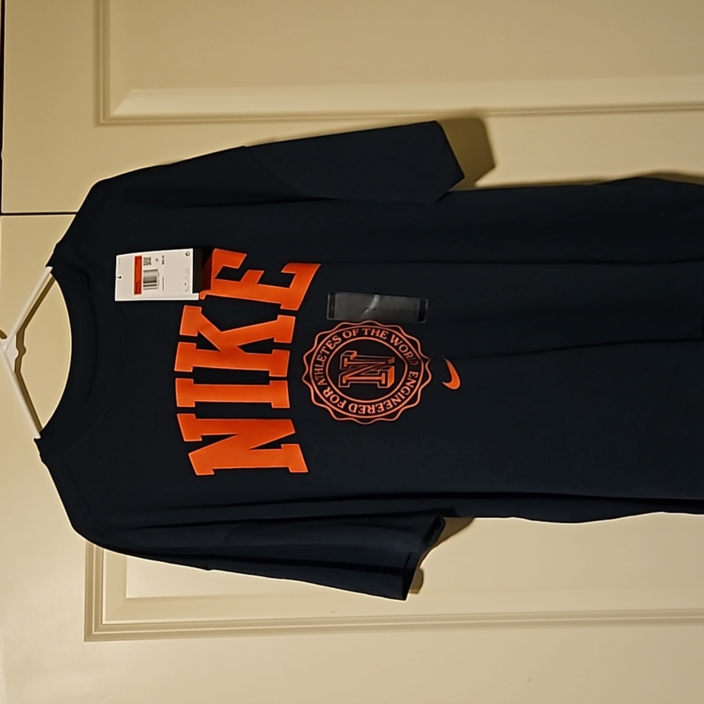 Nike Women's Shirt